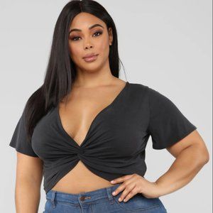 4.99 shipping! NWOT Twist It Short Sleeve Crop Top